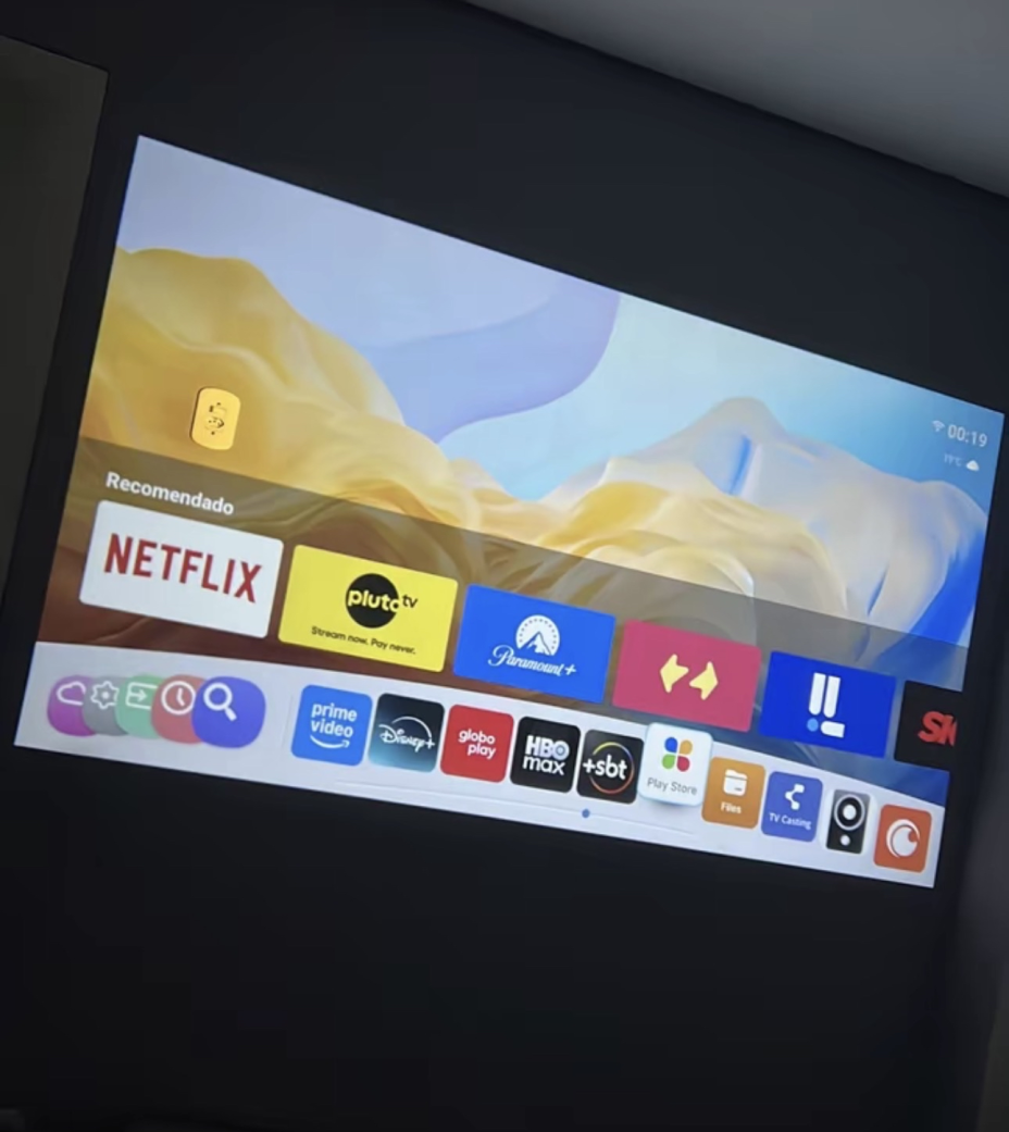Tela do projetor com apps Netflix, Prime Video, Disney+